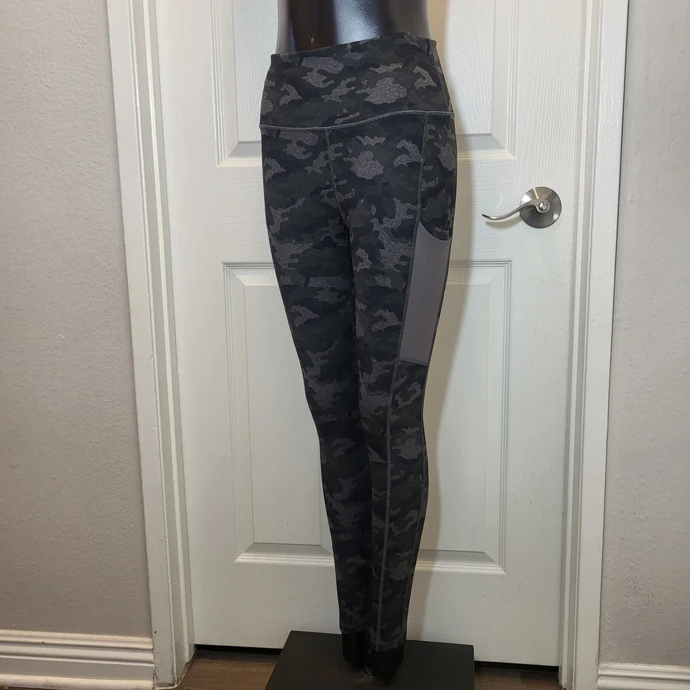Fabletics On The Go High Waisted Legging Charcoal Camo Size M MSRP 84.95 - Picture 6 of 9